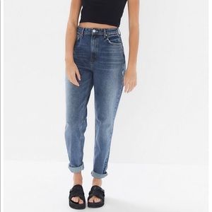 URBAN OUTFITTERS MOM JEANS